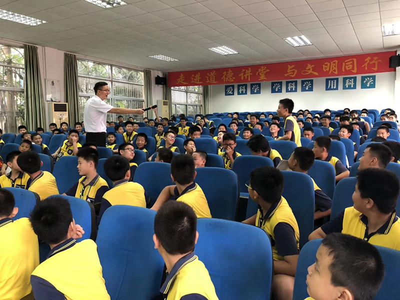 1560671797207063.jpg 光彩小學(xué)六年級青春期性心理課2.jpg